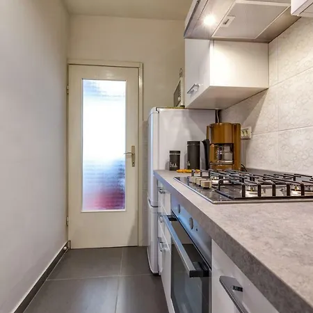 Kira, Guest house Mali Losinj