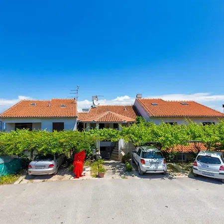 Kira, Mali Lošinj