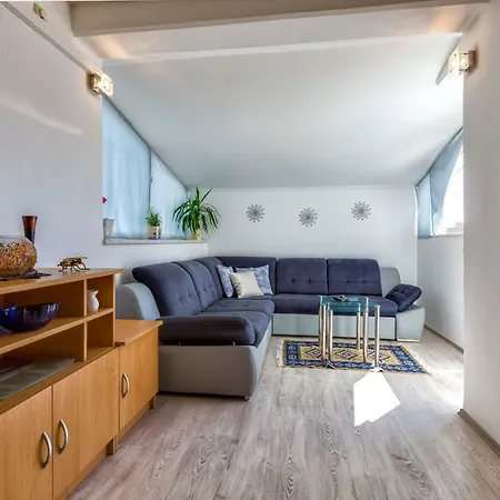 Kira, Gæstehus Mali Lošinj