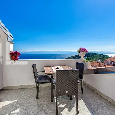 Kira, Guest house Mali Losinj