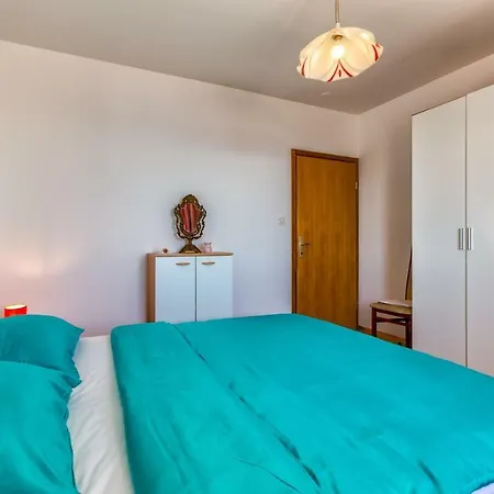 Kira, Guest house 3*