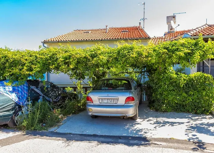 Kira, Maison d'hôtes